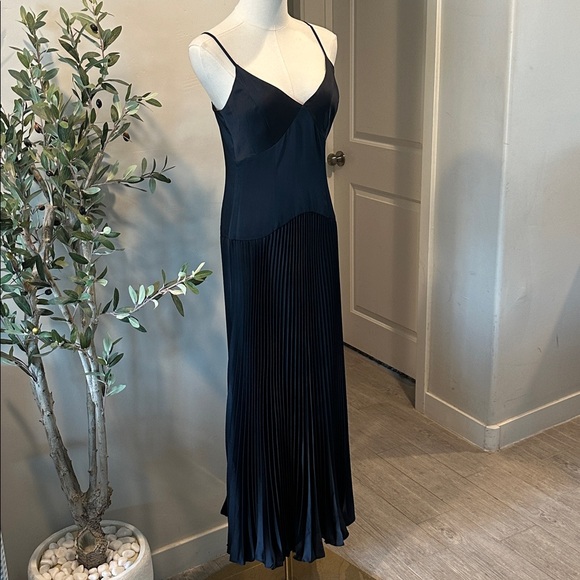 ASTR the Label Navy Pleated Drop Waist Dress New! - Picture 7 of 12